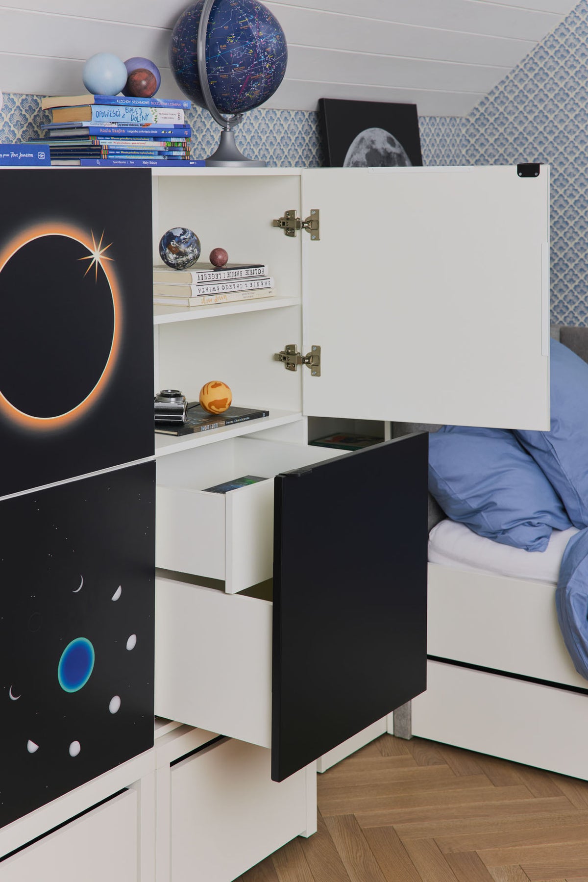 2 drawers on a pull-out Young Users Next komód